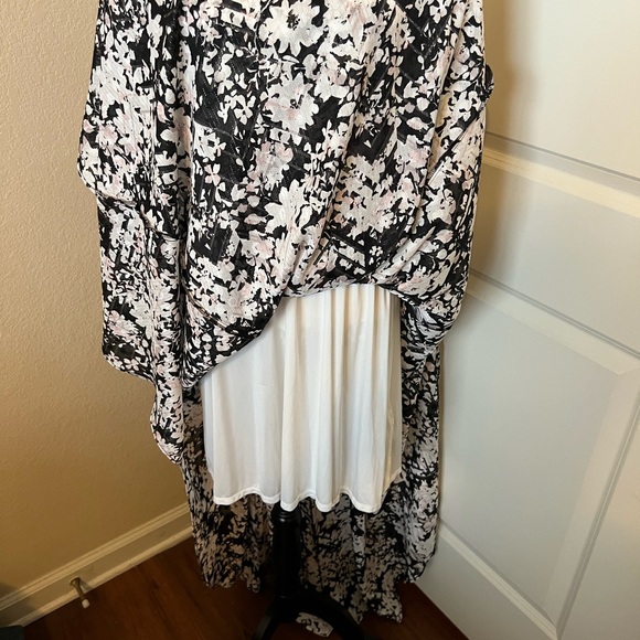 NWT Express Floral Dress, Black White Pink, Large - Picture 4 of 8